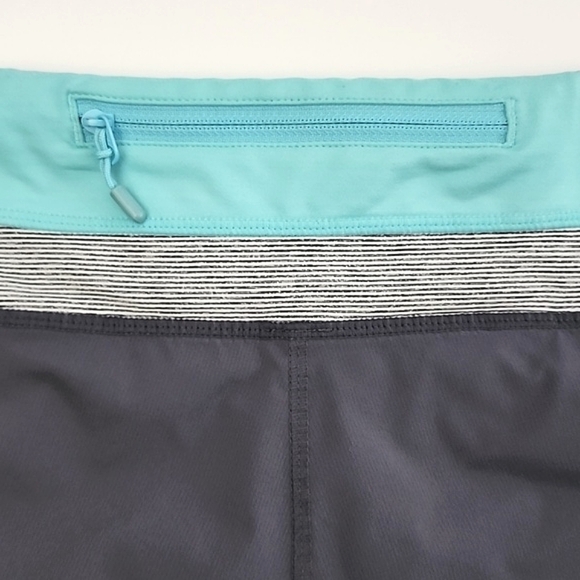 Lululemon Groovy Run Short Grey Light Blue Trim Stretch 4.5" Inseam Size 8 - Picture 3 of 9